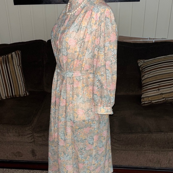 The Stroller • Vintage • 1960’s • Dress • Size 16 • Beige/ Pink/ Yellow/ Green - Picture 13 of 14